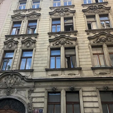 Rum i privatbostad Bedroom In The Heart Of The Centre Of The