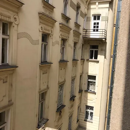 Bedroom In The Heart Of The Centre Of The Rum i privatbostad Prag